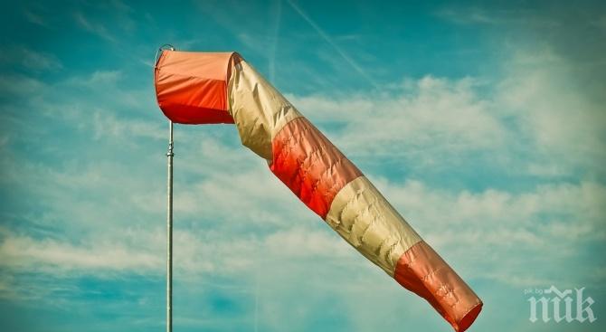 СТРАШНА БУРЯ: Уредите не са могли да измерят скоростта на вятъра на връх Ботев