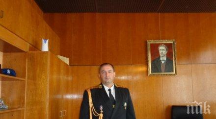 разтърсваща трагедия починалият колата полицай бил болен сърце оставя дете сираче снимка