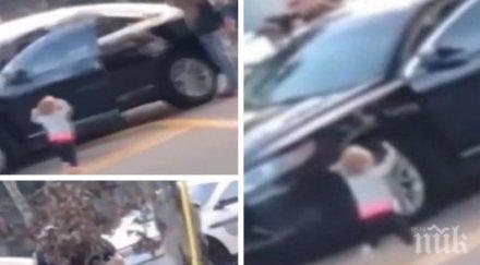 трогателно двегодишно момиченце предаде полицията флорида вдигнати ръце видео