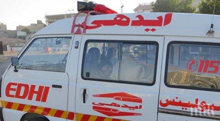 жестока катастрофа пакистан автобус цистерна души загинали