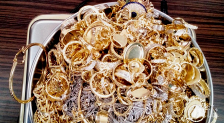 арестуваха израелци опитали внесат тона злато япония