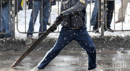 роднини спукаха бой годишна жена поред били баща брат племенникът