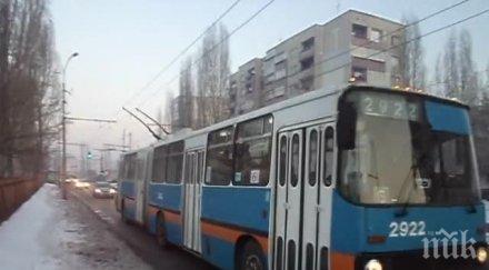 тролей запали централен булевард враца евакуираха пътниците снимка