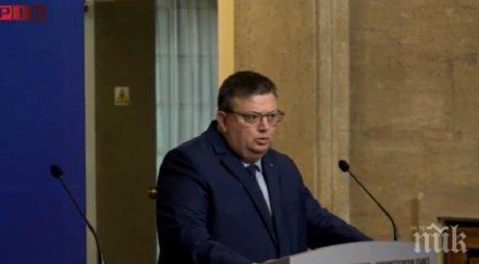 първо пик цацаров отговори остро председателя висшия адвокатски съвет