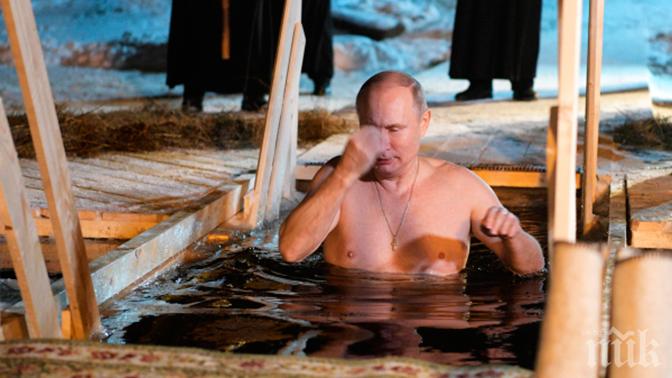 СМЕЛО: Путин се потопи в леден купел (ВИДЕО)