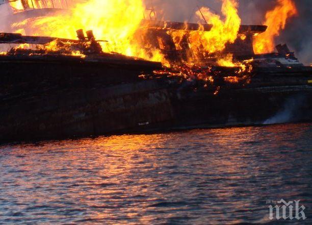 Тревожно: Опасност от взрив на горящите кораби в Черно море