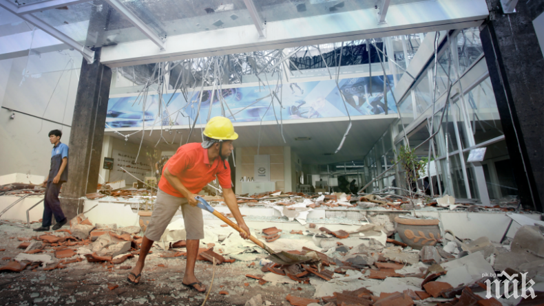 Увеличава се броят на загиналите при земетресението в Индонезия