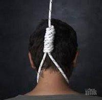 ШОК: Съпруга откри мъжа си обесен на дърво! Баща на две деца сложи край на живота си