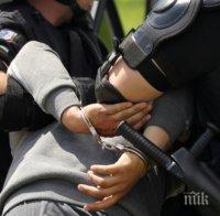 ЯРОСТ: Крадец нахапа полицай при арест