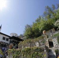 Стягат крайбрежната алея в Балчик