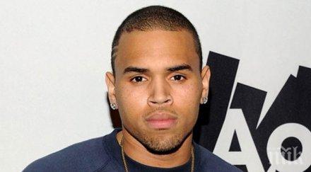 крис браун завежда дело жената обвинила изнасилване