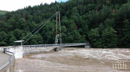 високият приток арда заля въжения мост село песнопой