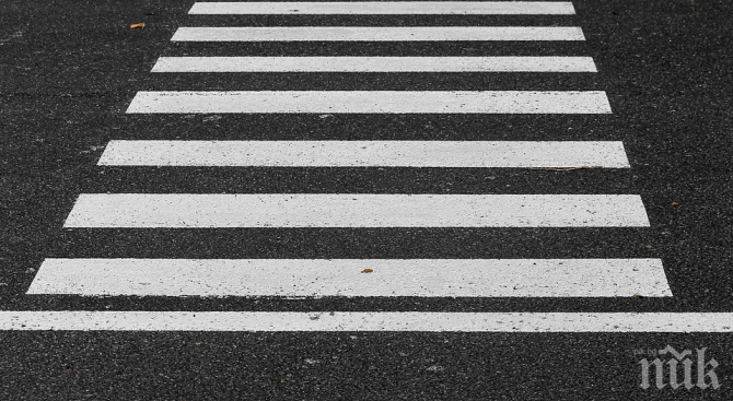 Блъснаха жена на зебра в Добрич