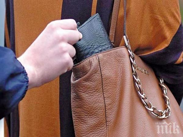 Бургазлийка посегна на чантата на колежка, но жестоко съжали