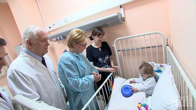 НЕВЕРОЯТЕН КЪСМЕТ: Изписват 11-месечното бебе, намерено живо под отломките в Магнитогорск 