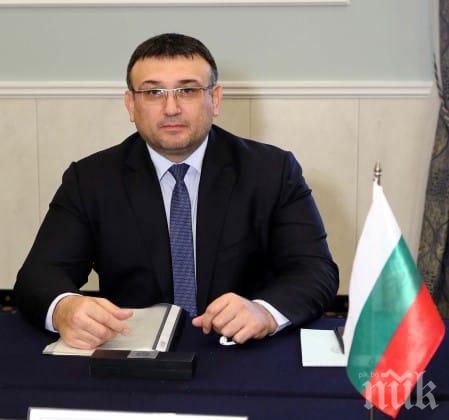 Младен Маринов стяга редиците след прогнозите за обилен дъжд