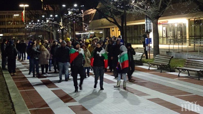 В  Благоевград шестваха срещу бедността