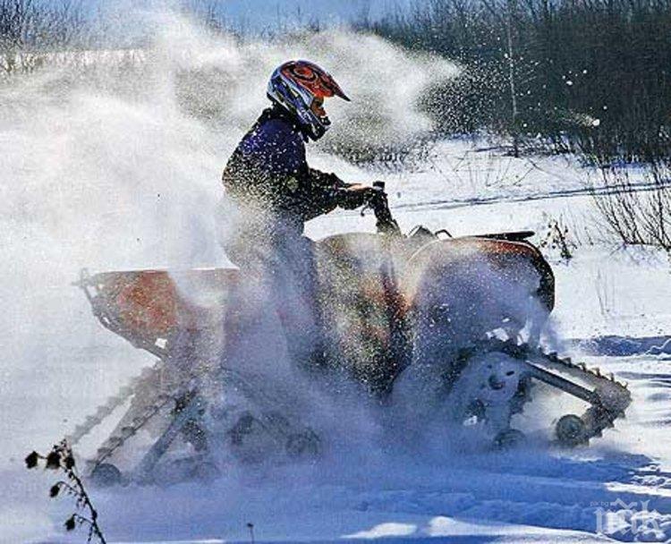 Пращат 10 генератора и екипи със снегоходки на затрупаните от снега в Родопите