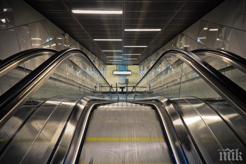 ИНЦИДЕНТ: Ескалатор рязко смени посоката си в метрото в София