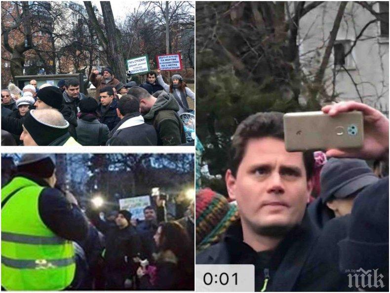 СКАНДАЛ: БСП се гушна с ДСБ и зелените на протест в район Изгрев - ку-ку пиара на Десислава Иванчева на първа линия (СНИМКИ)