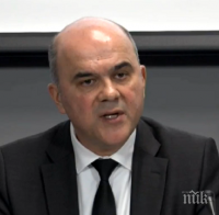 Бисер Петков събира синдикати и работодатели