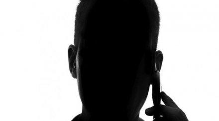 задържаха годишен телефонен измамник