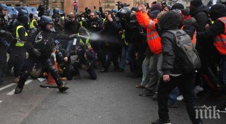 червени шалчета излязоха жълтите жилетки франция