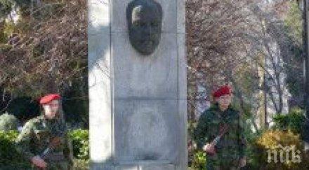 пловдив почита стамболов военни почести