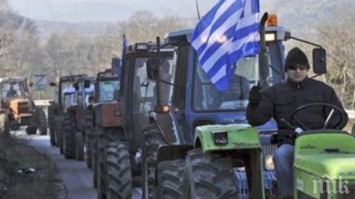 Фермери с трактори тръгват към Атина, блокират пътищата в Гърция