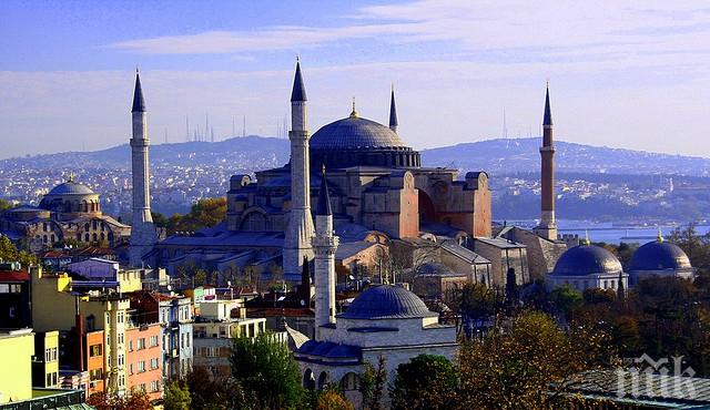 Турски ислямски фундаменталисти искат Света София да бъде превърната в джамия