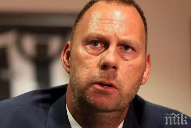 Футболен бос се изложи