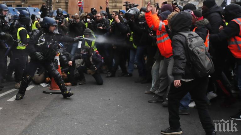 „Червени шалчета“ излязоха срещу „жълтите жилетки“ във Франция