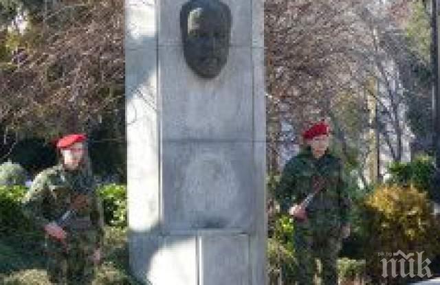 Пловдив почита Стамболов с военни почести
