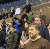 Кралев ликува на победен мач по футзал 