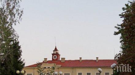 бутат емблематичната часовникова кула средец