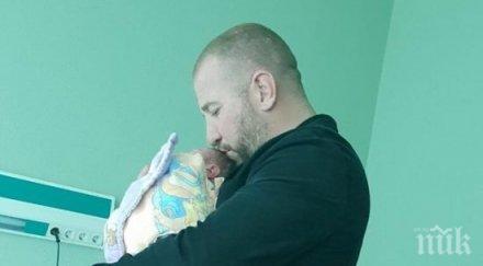 пълна промяна динко показа бебето вече грижовен татко