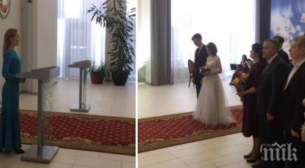 женихът помоли приятелите дойдат сватбата костюми видео