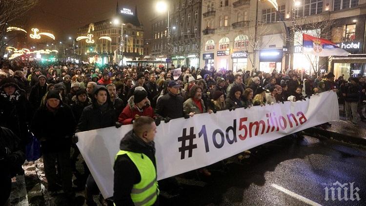 Хиляди отново шестваха из Белград срещу Вучич