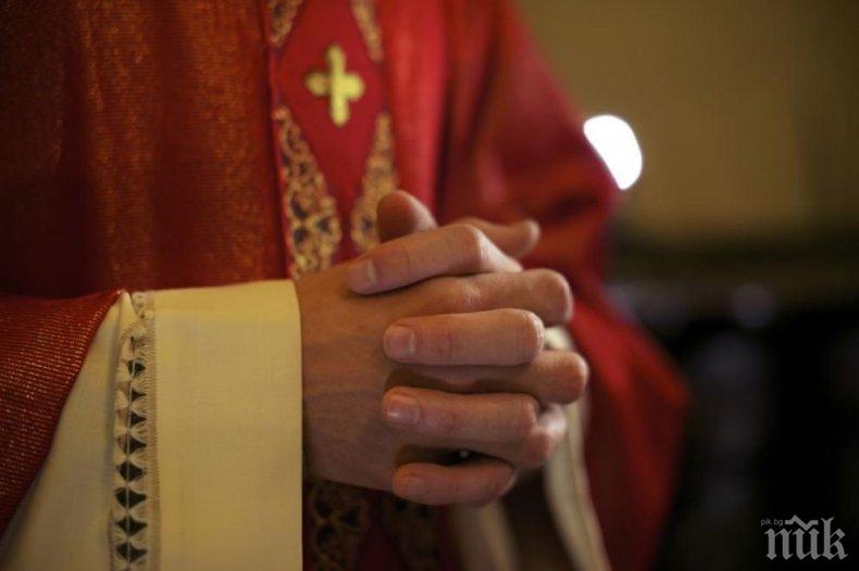 МЕГА СКАНДАЛ: Католическата църква публикува имената на близо 300 свещеници педофили