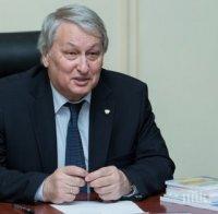 Началникът на Румен Радев черпи днес Началникът на Румен Радев черпи днес