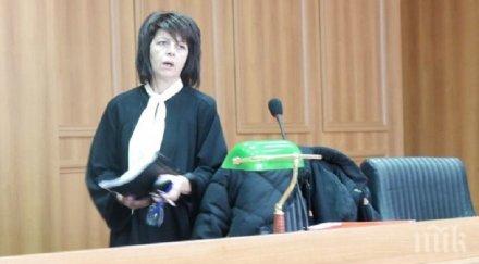 култово подсъдим професор поиска отвод съдия заради фейсбук