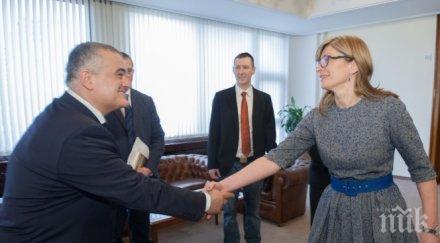 български визи скоро получават китайски града снимки