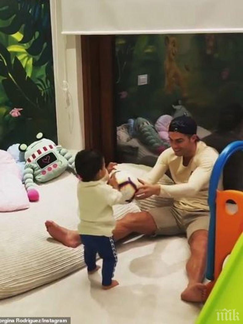 Роналдо стана треньор на сина си (СНИМКИ)