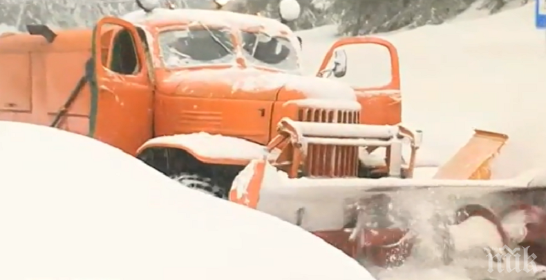 Снегорин помете велосипедист