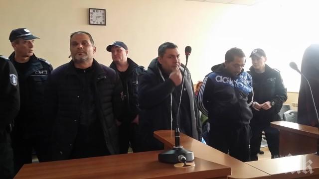 Циганите билкари от Столипиново остават в ареста