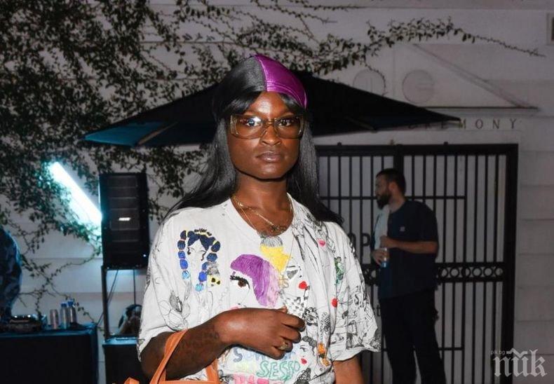 И там тръгнаха: Трансджендър дизайнер дебютира на Седмицата на модата в Ню Йорк (СНИМКИ 18+)