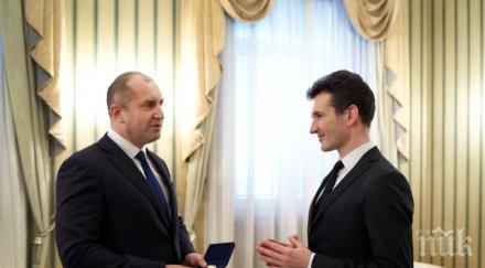Радев награди цигуларя Светлин Русев