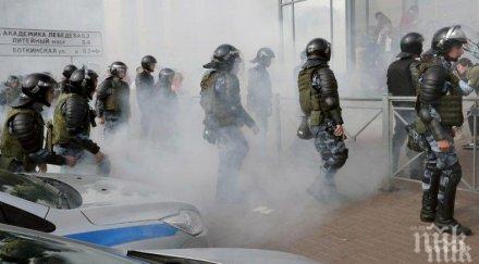 протести русия подкрепят арестувана правозащитничка