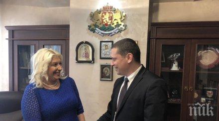 илиан тодоров патрон първа национална асамблея земята децата