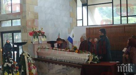 бургас сбогува гениалния художник стоян цанев